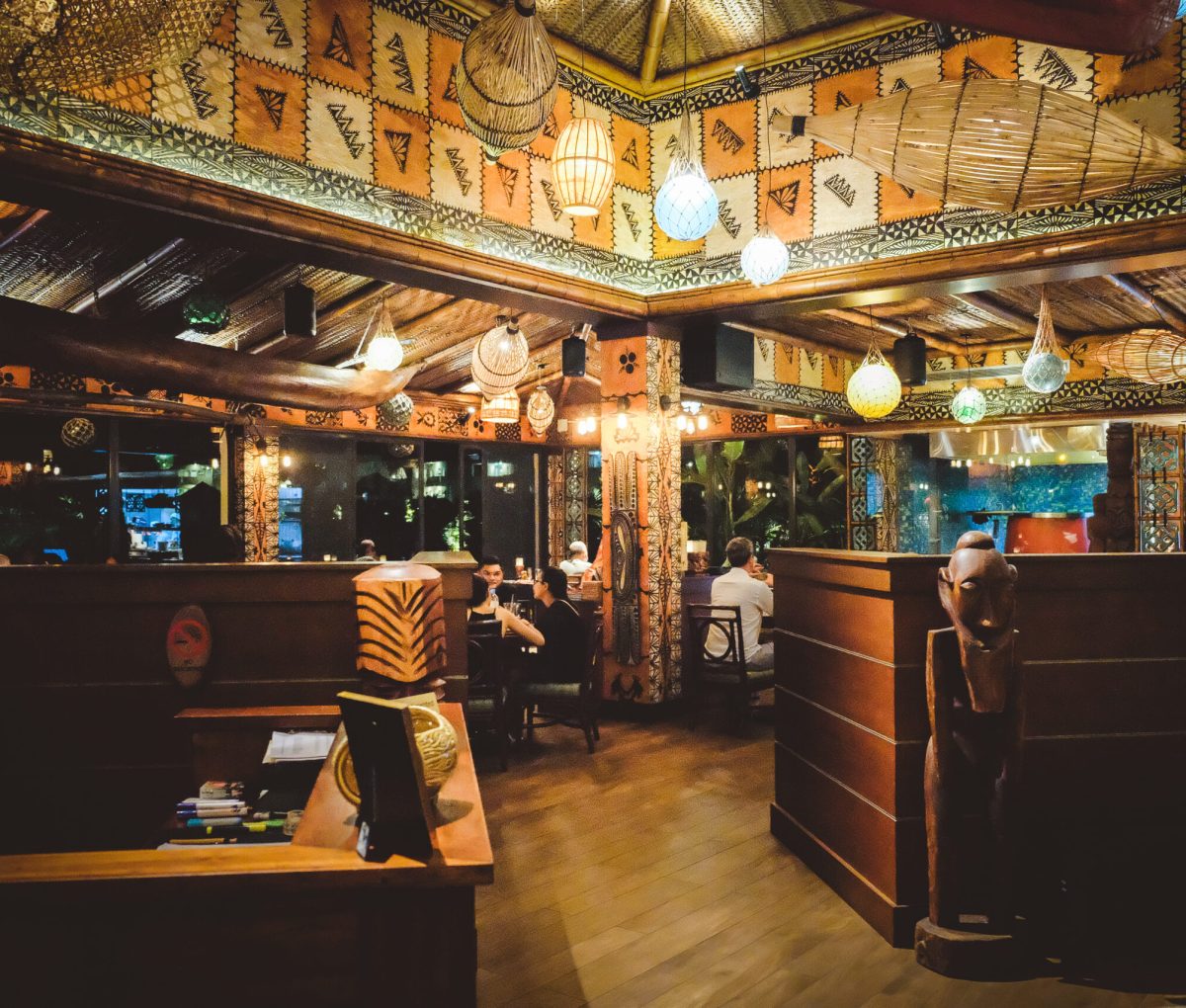 Trader Vic's_Inside sitting